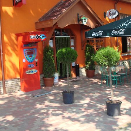 Bed and Breakfast Platan Panzio Nagyszenas Екстер'єр фото